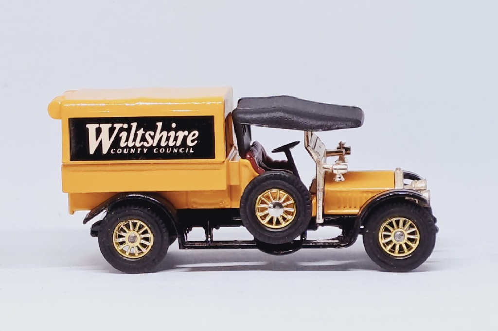 AC104; Wiltshire County Council; 1918 Crossley Lorry